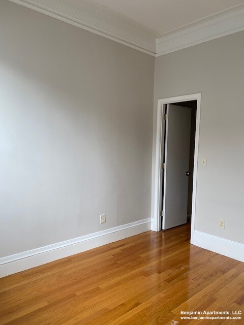 228 Newbury St, Back Bay