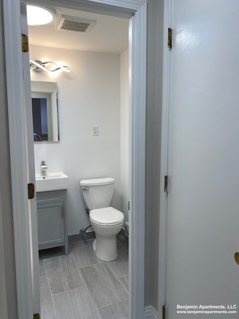 228 Newbury St, Back Bay