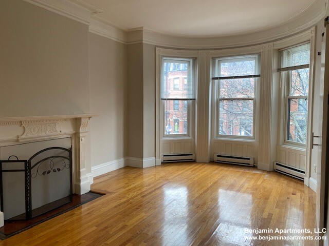 228 Newbury St, Back Bay