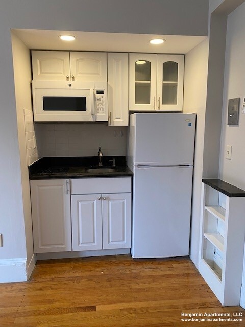 228 Newbury St, Back Bay