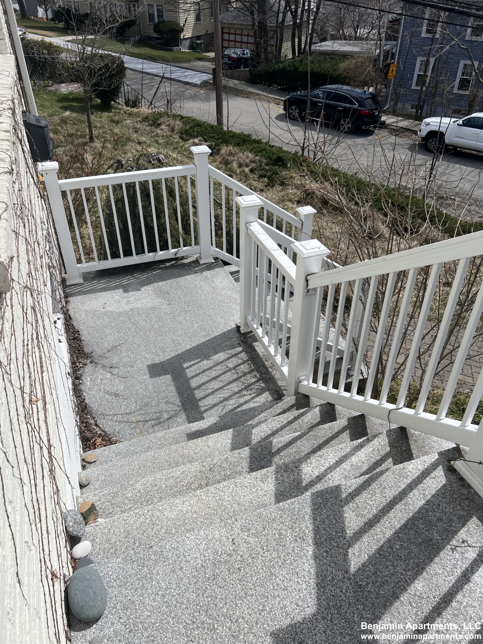 80 Stoneleigh Rd, Watertown