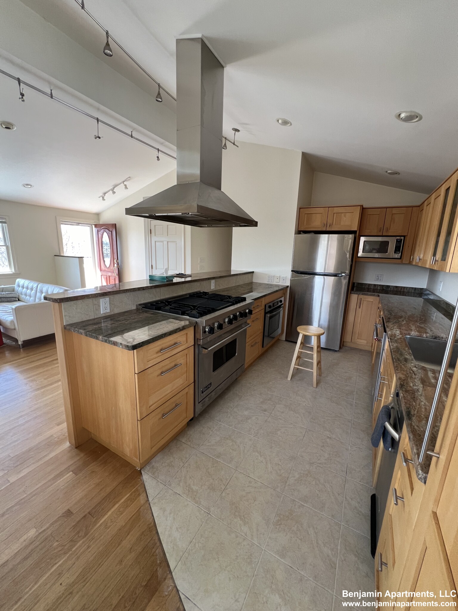 80 Stoneleigh Rd, Watertown