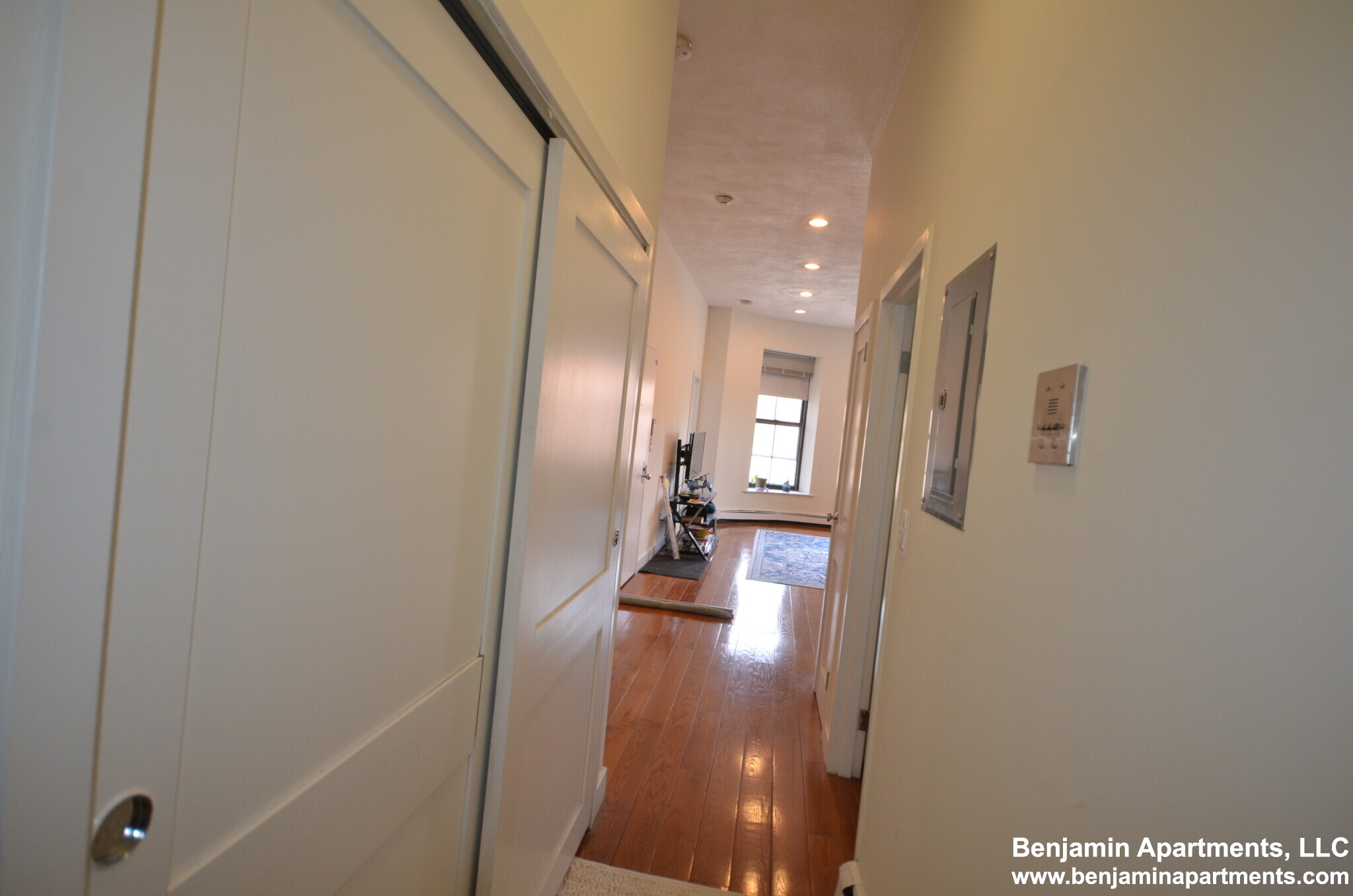 525 Massachusetts Ave, Roxbury