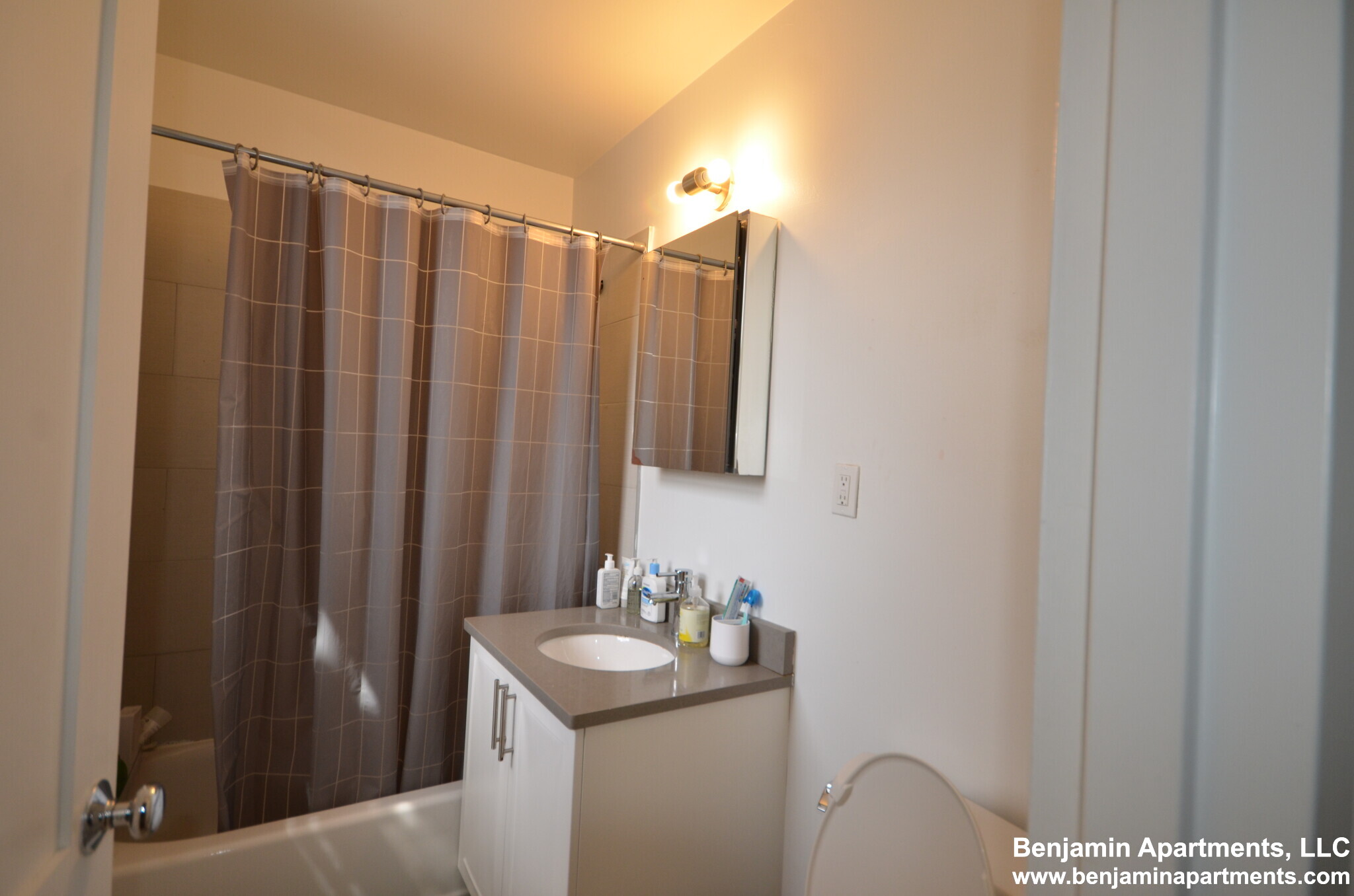 525 Massachusetts Ave, Roxbury