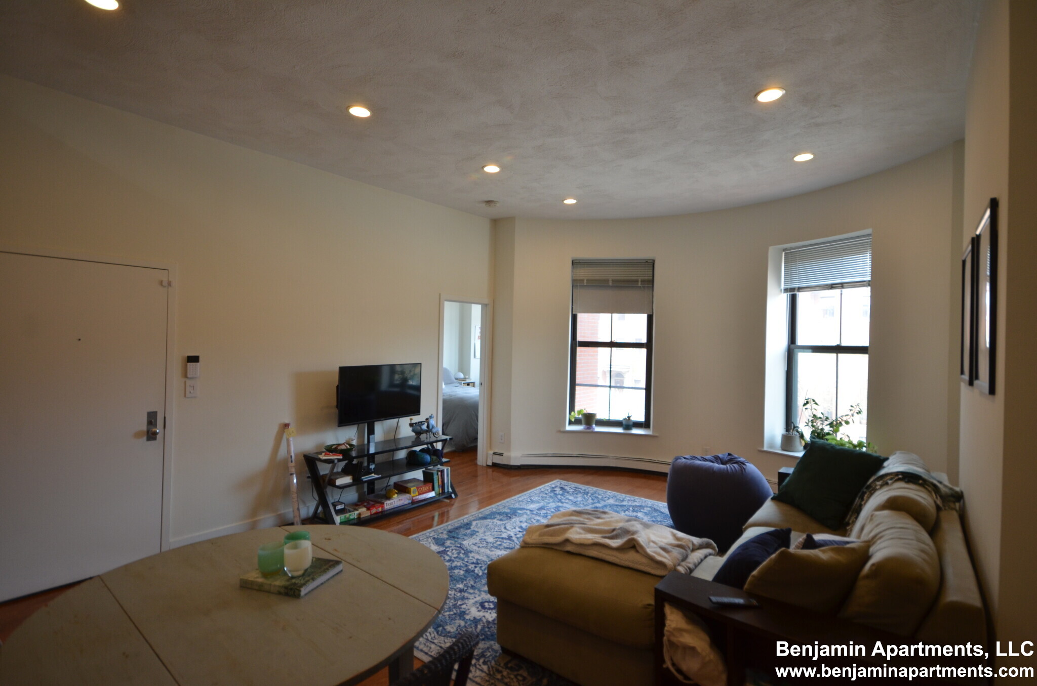 525 Massachusetts Ave, Roxbury