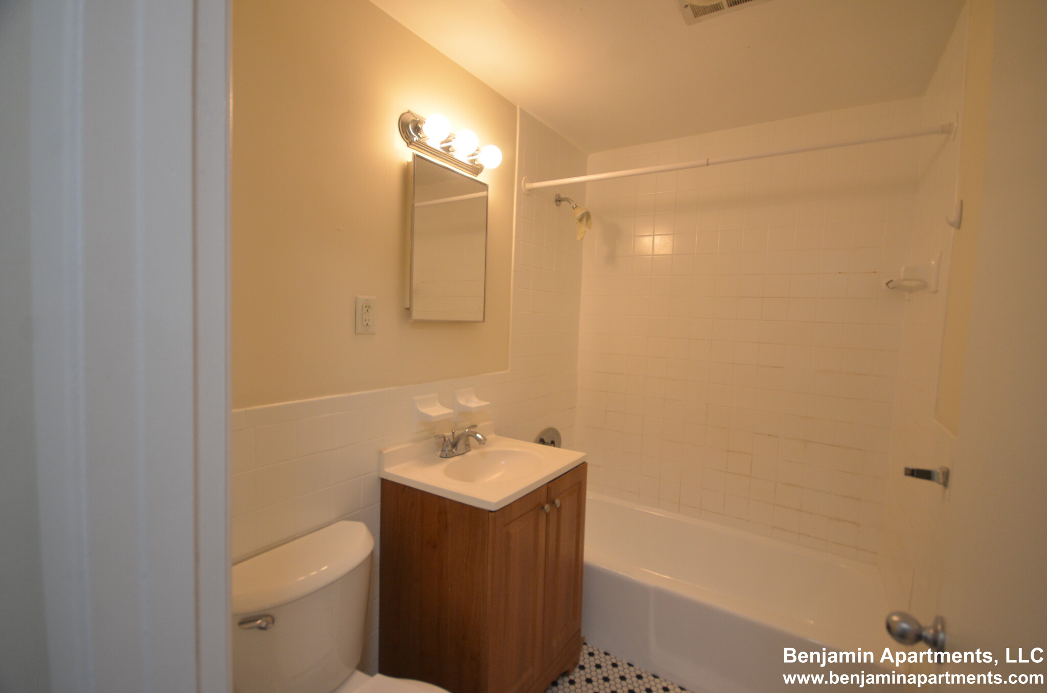 16 Whites Ave, Watertown