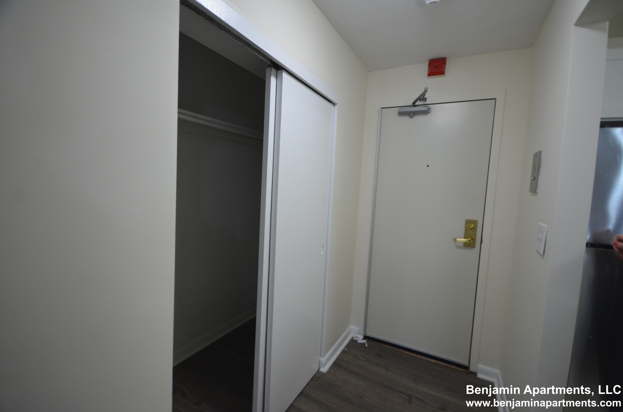 16 Whites Ave, Watertown