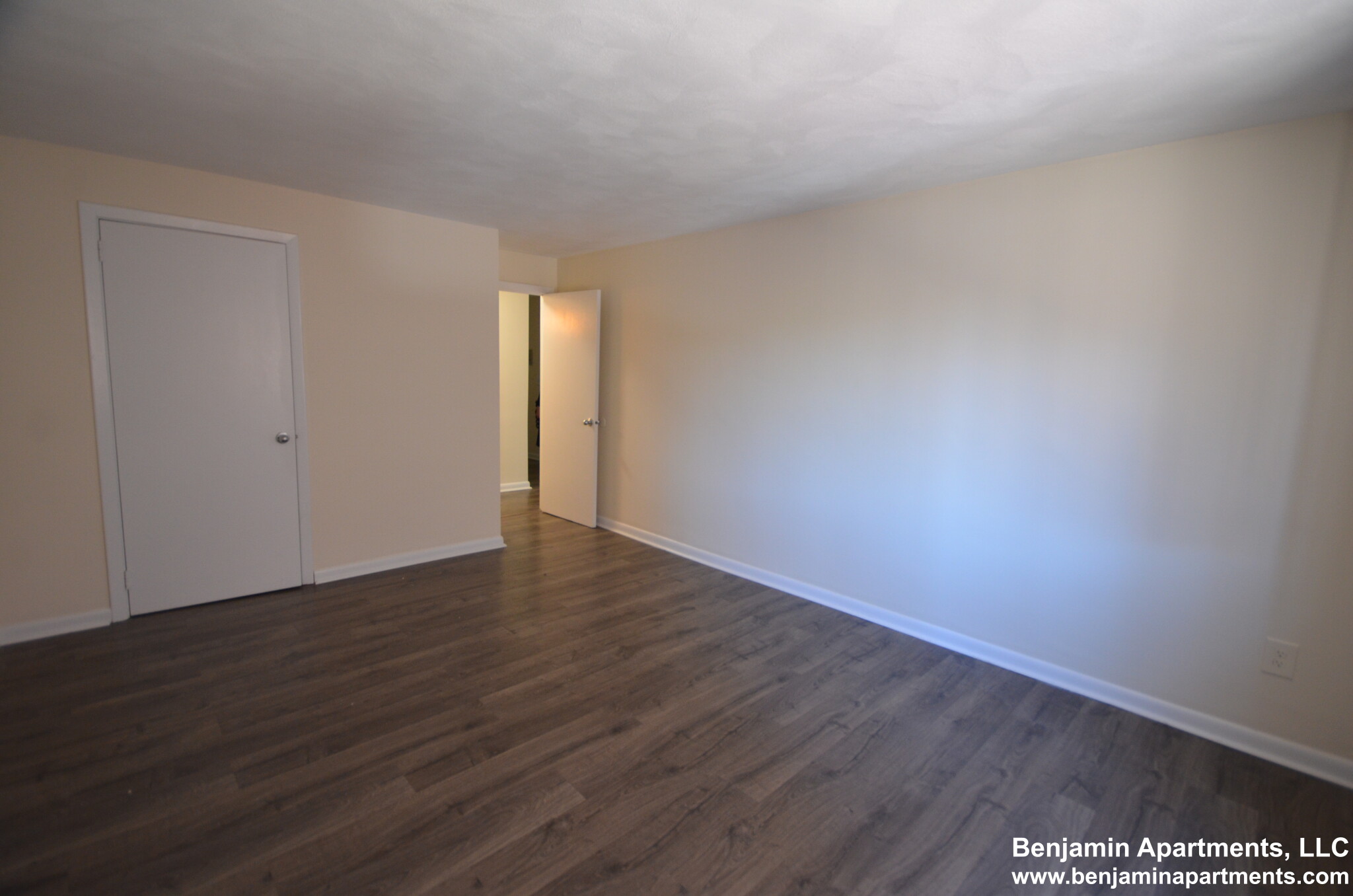 16 Whites Ave, Watertown