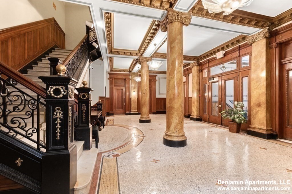 8 Garrison St, Back Bay