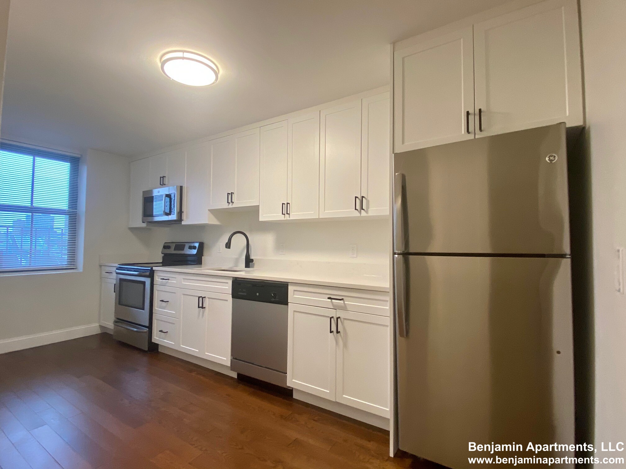 525 Massachusetts Ave, Roxbury