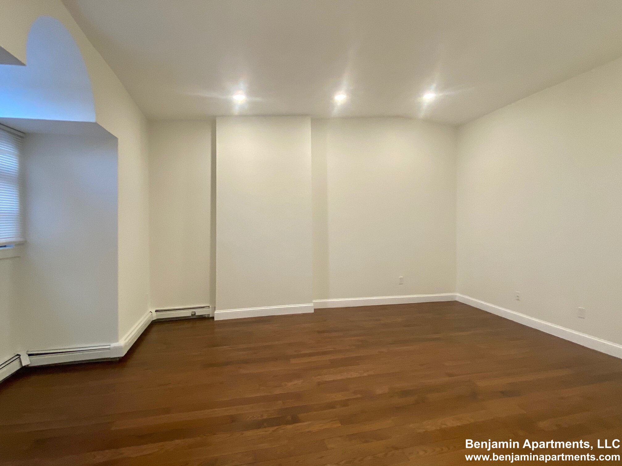 525 Massachusetts Ave, Roxbury