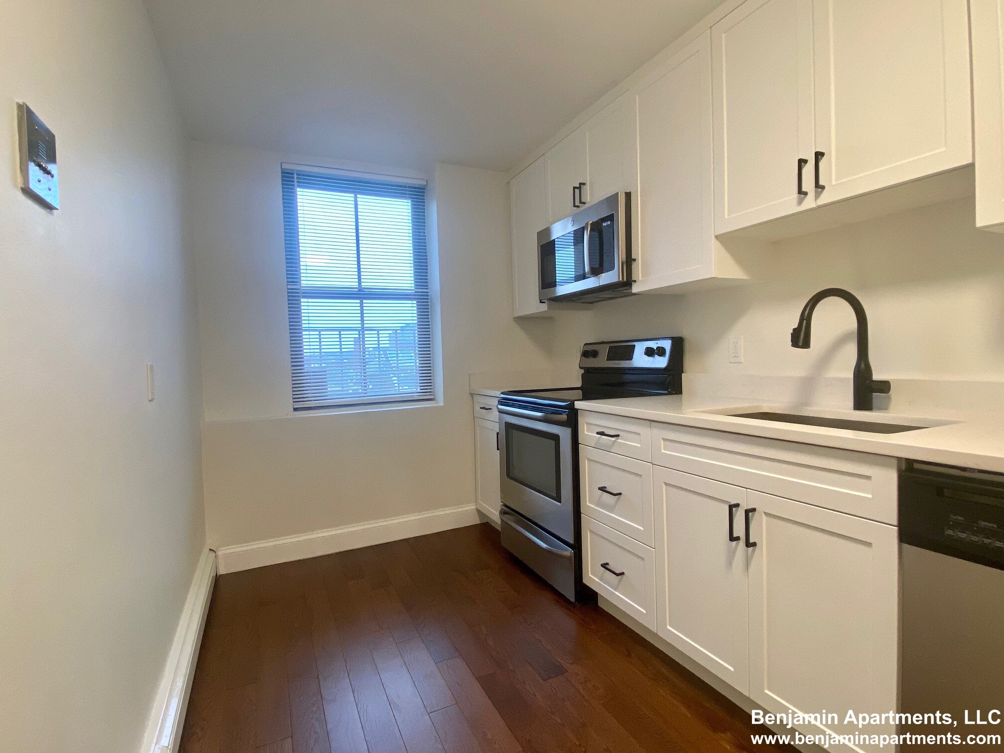 525 Massachusetts Ave, Roxbury