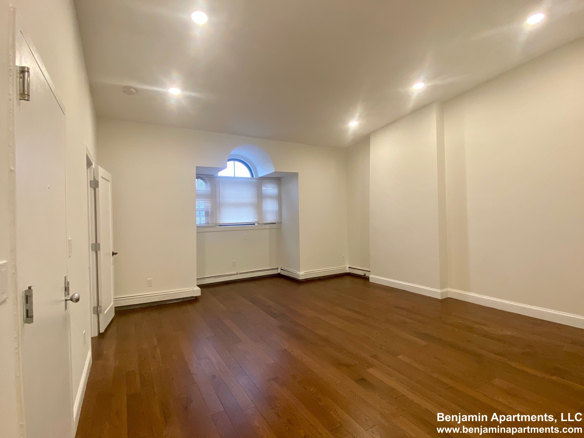 525 Massachusetts Ave, Roxbury