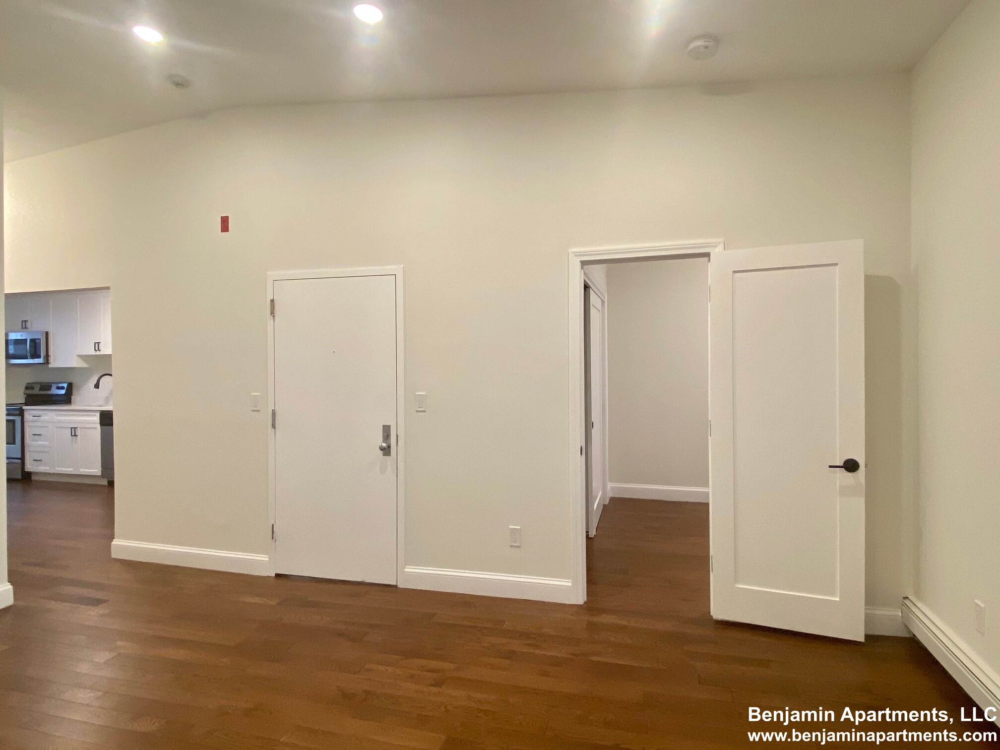 525 Massachusetts Ave, Roxbury