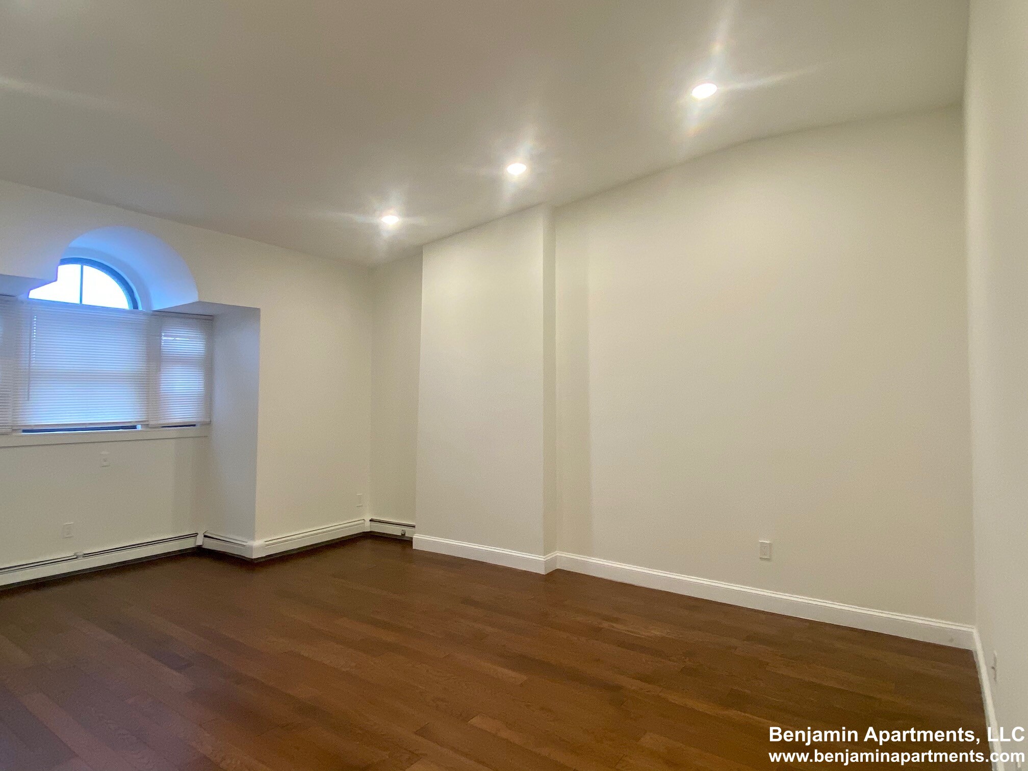 525 Massachusetts Ave, Roxbury