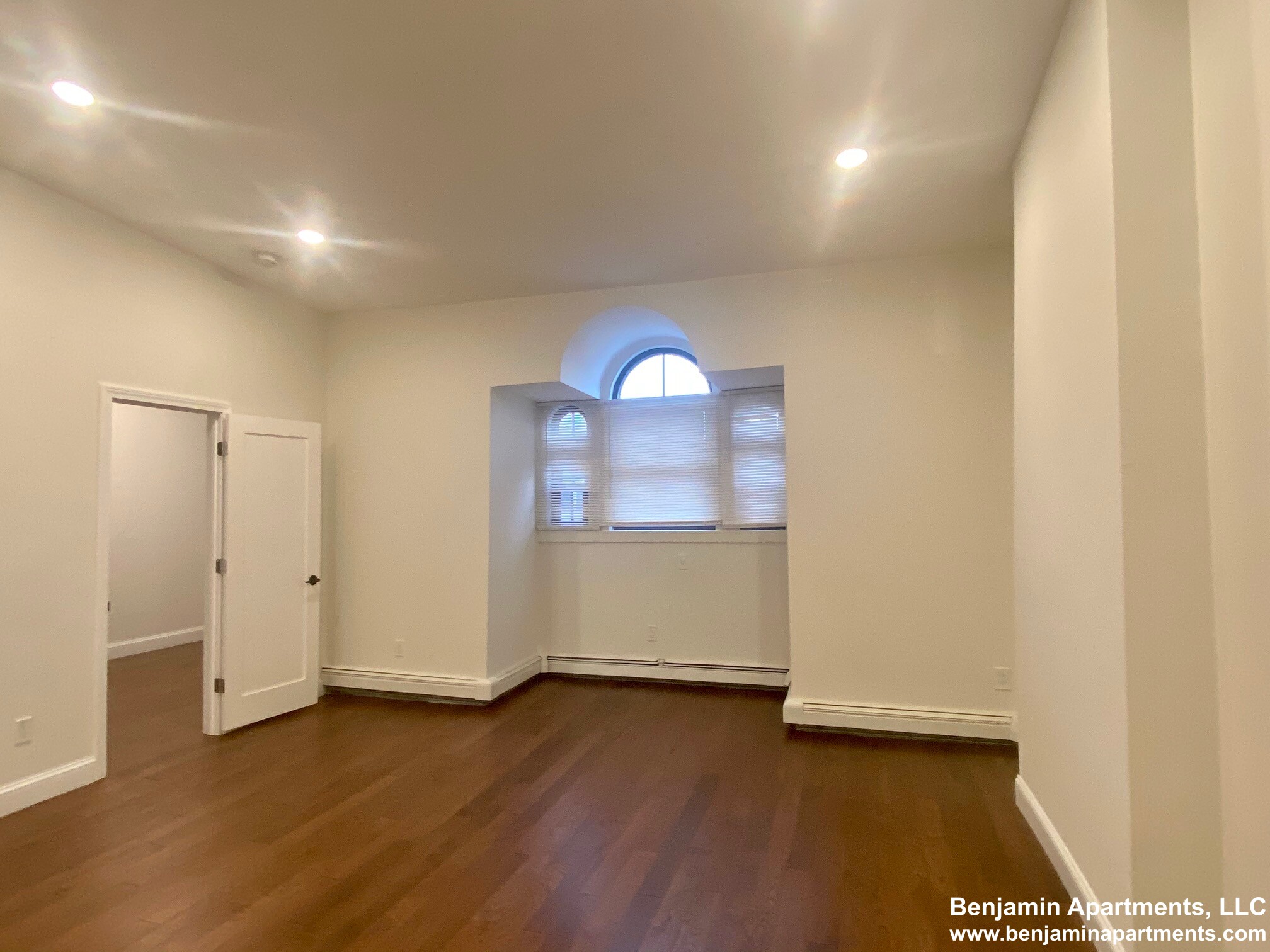 525 Massachusetts Ave, Roxbury