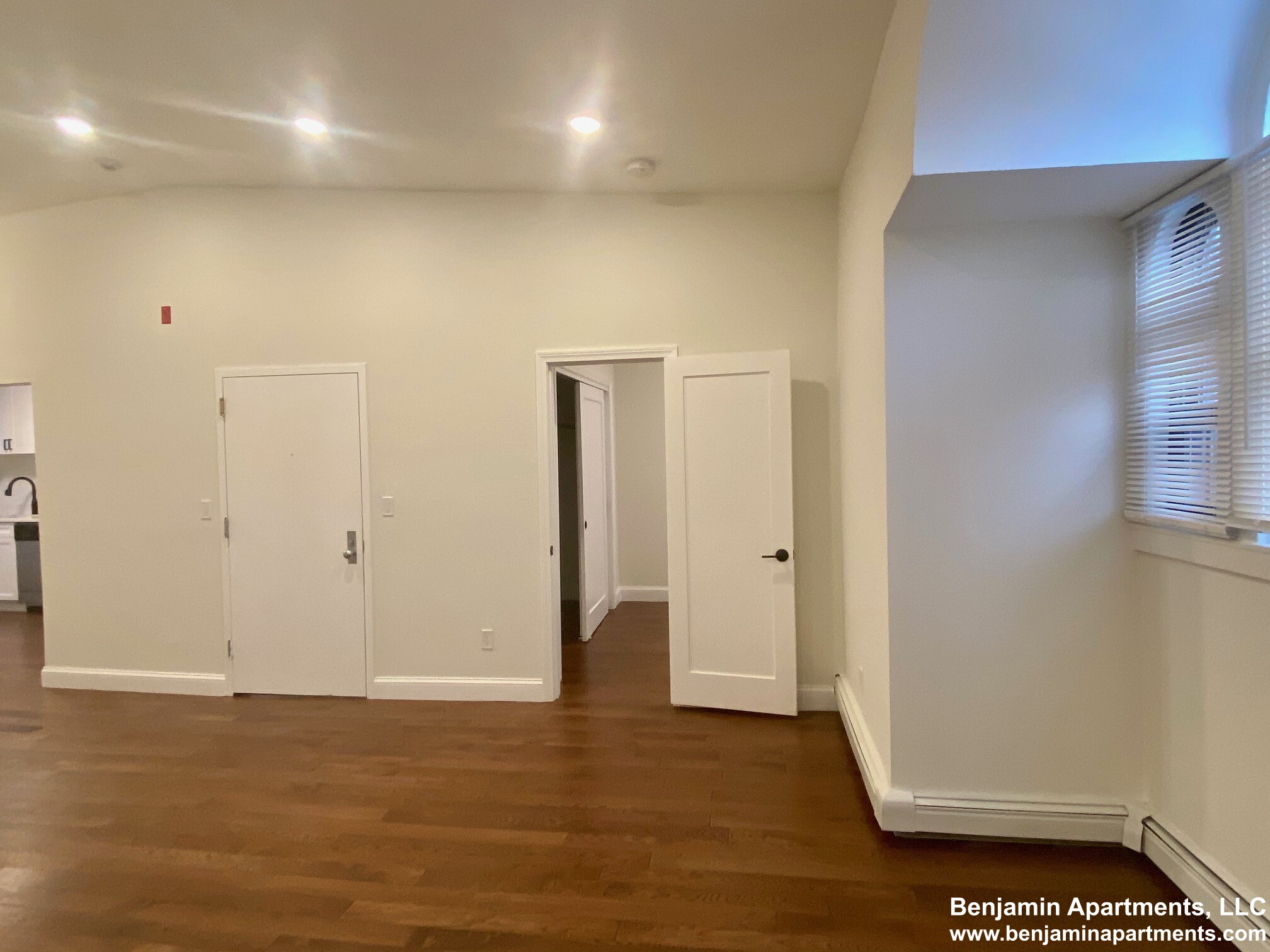 525 Massachusetts Ave, Roxbury