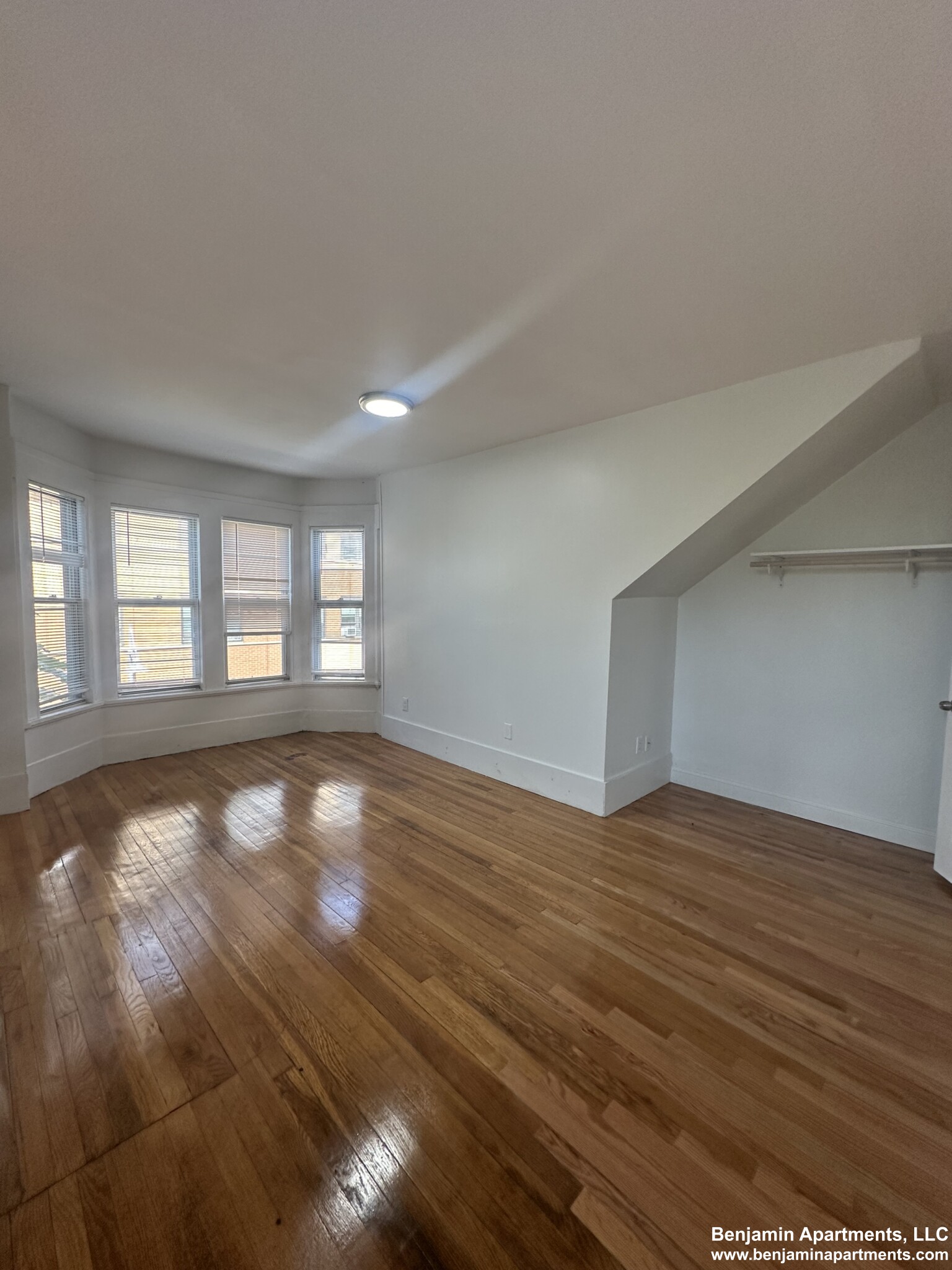 7 Greenville St, Roxbury