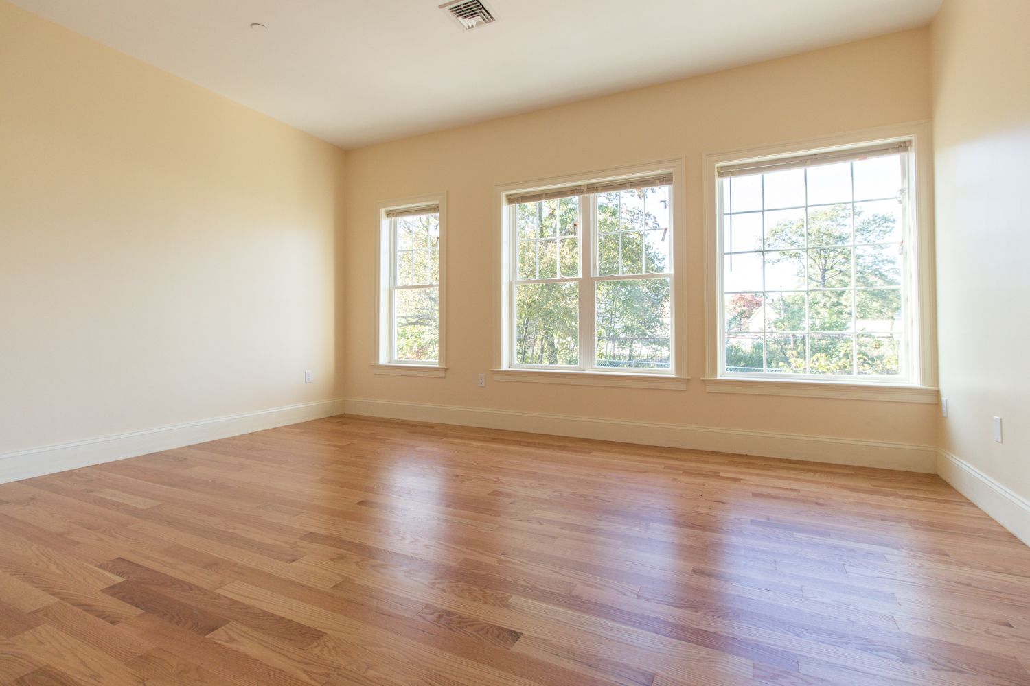 5165 Washington St, West Roxbury