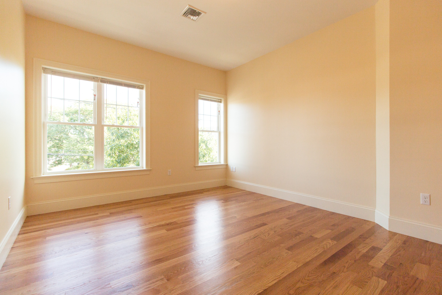 5165 Washington St, West Roxbury