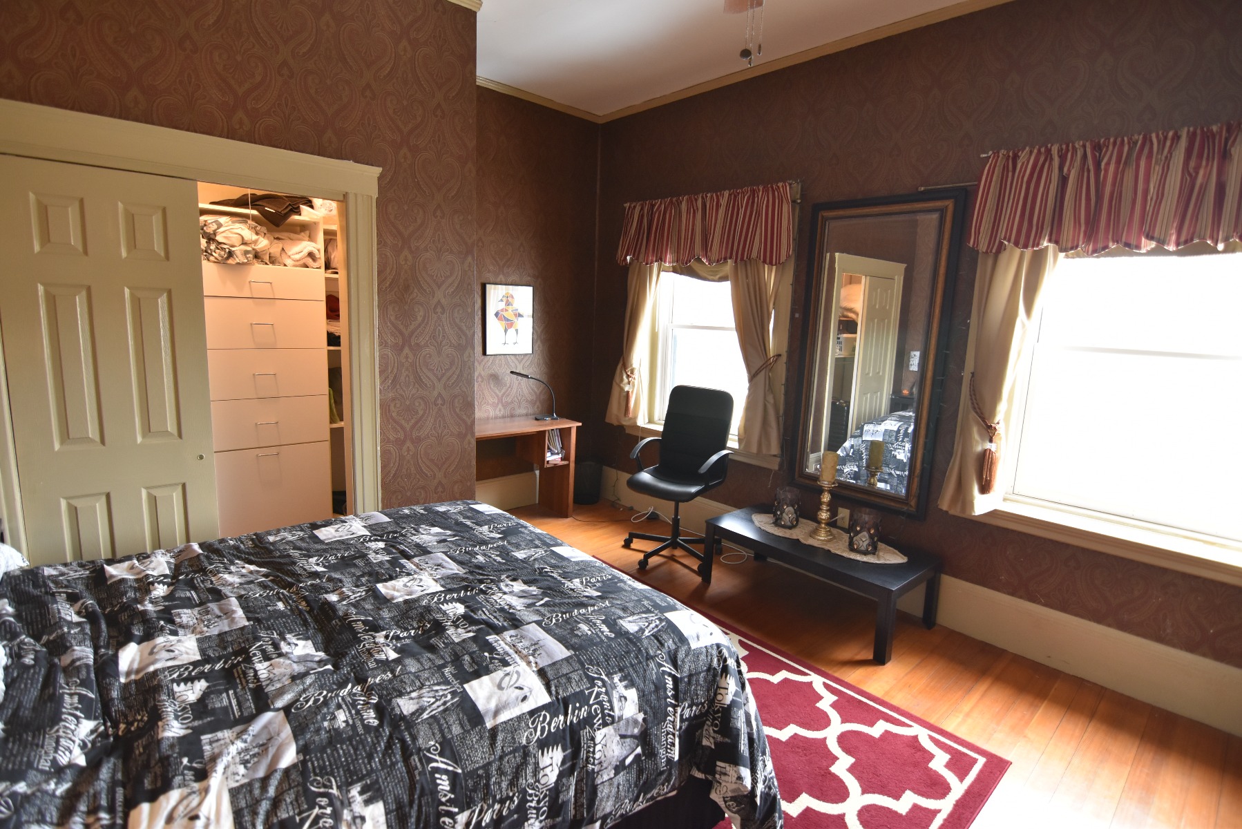 1691 Beacon St, Washington Square