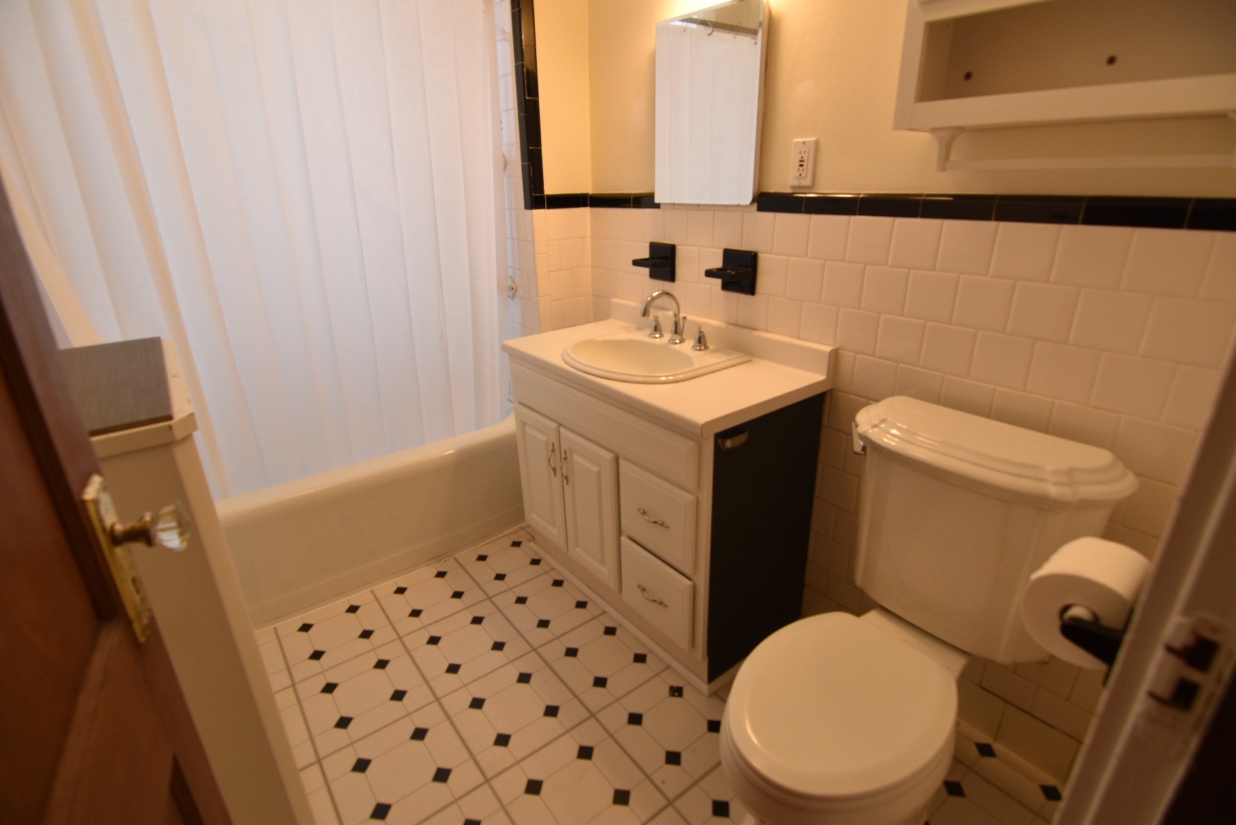 3 bed, 1.5 bath apartment for rent at 292 Mount Auburn St Unit 2, Watertown — photo 27 of 32
