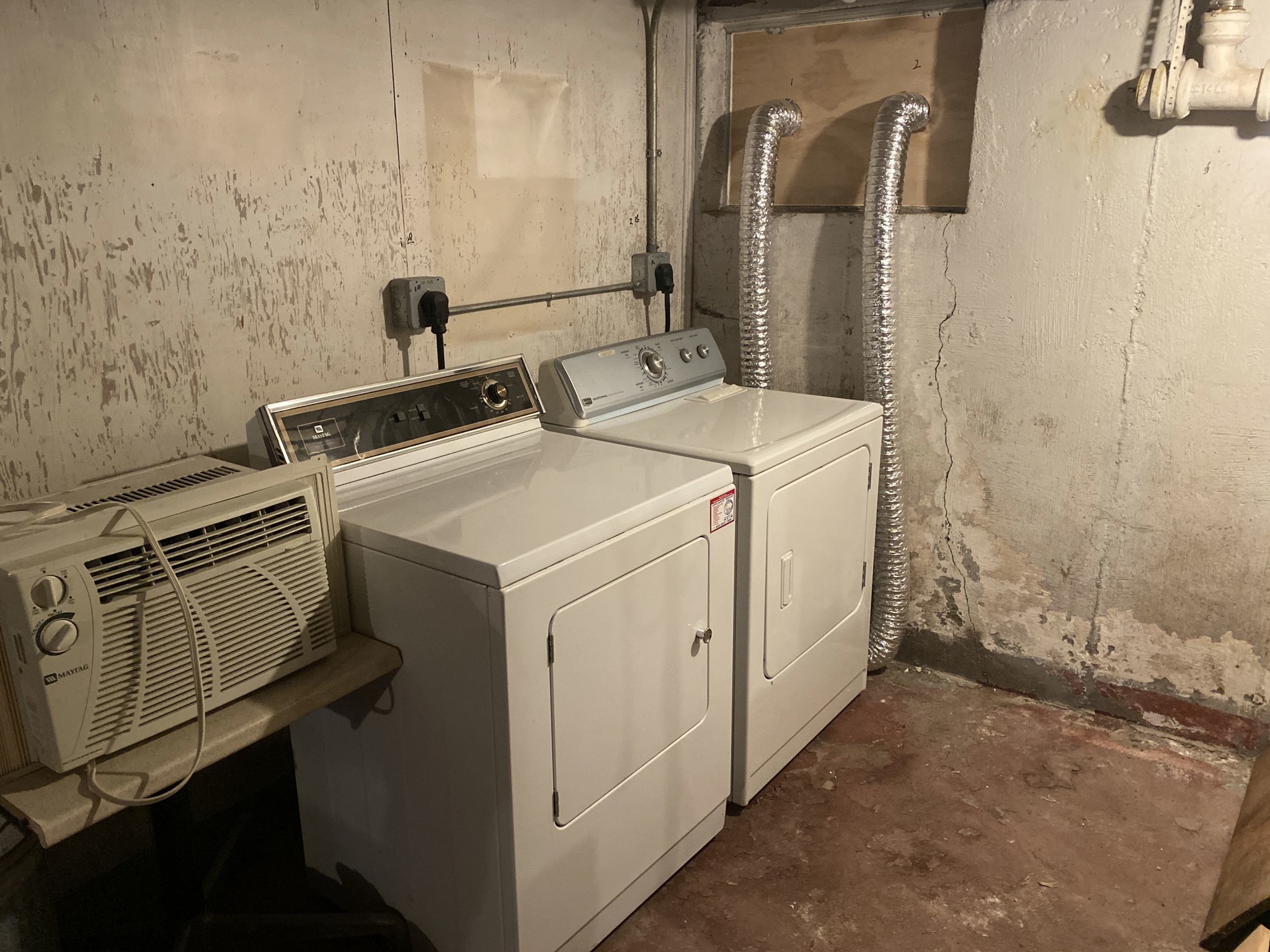 12 Louise Rd, Chestnut Hill