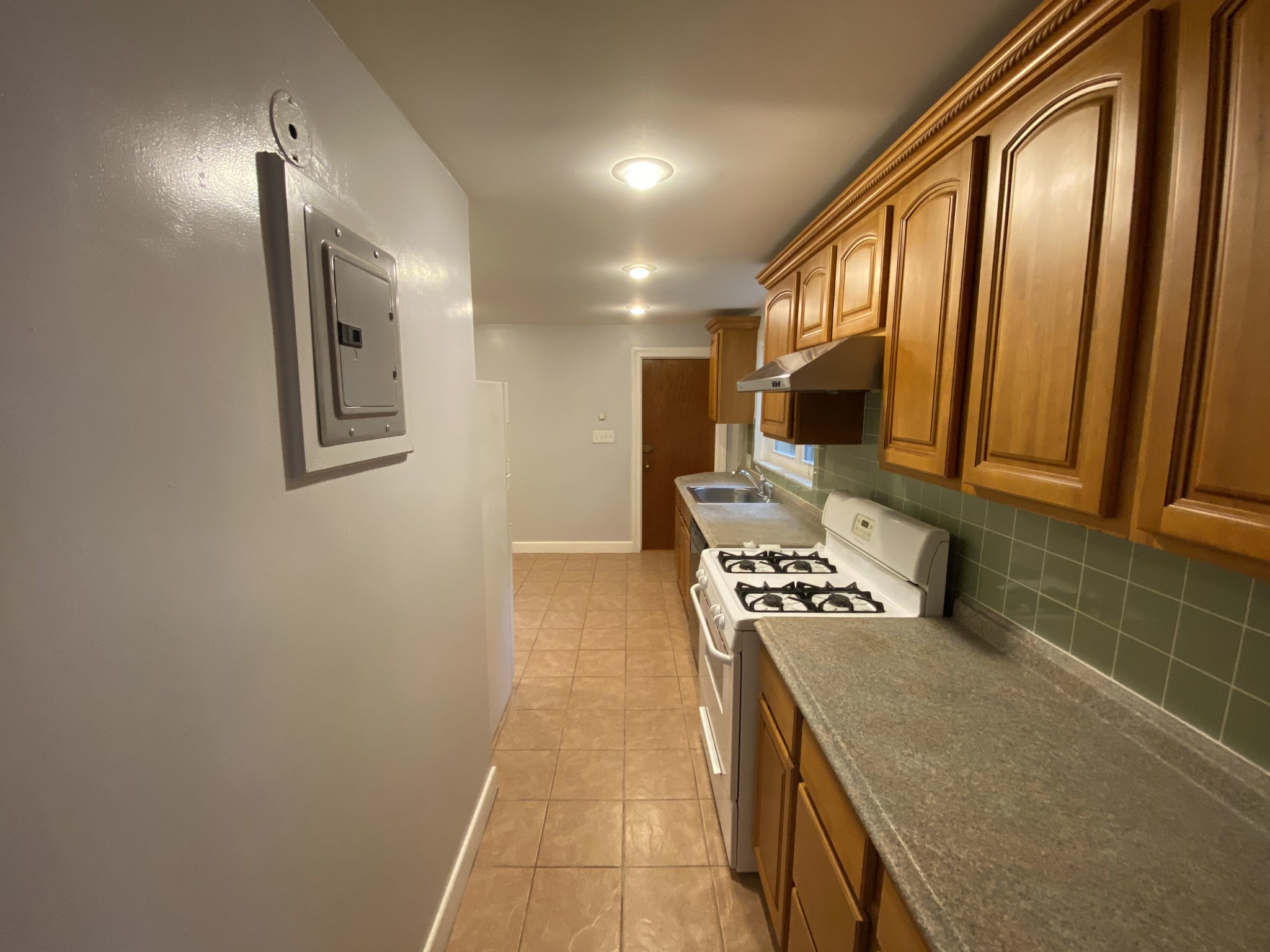 12 Louise Rd, Chestnut Hill