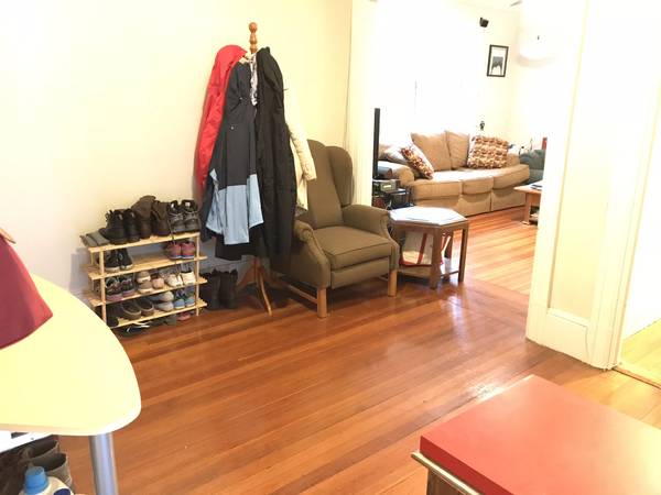 3 bed, 1 bath apartment for rent at 1211 Beacon St Unit 1, Brookline — photo 3 of 16
