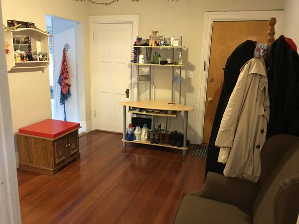 3 bed, 1 bath apartment for rent at 1211 Beacon St Unit 1, Brookline — photo 4 of 16