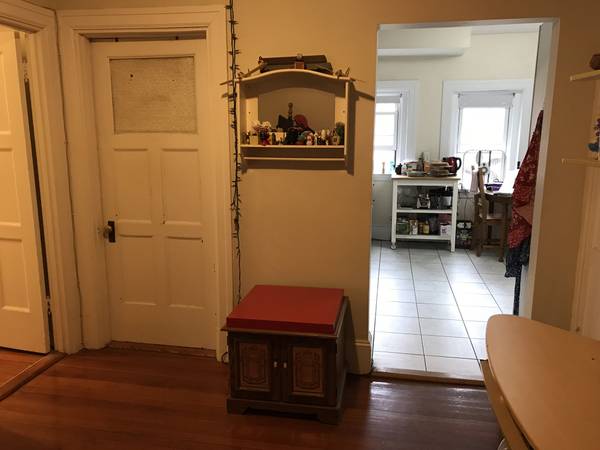 3 bed, 1 bath apartment for rent at 1211 Beacon St Unit 1, Brookline — photo 5 of 16