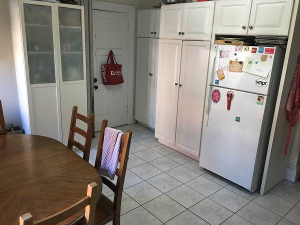 3 bed, 1 bath apartment for rent at 1211 Beacon St Unit 1, Brookline — photo 6 of 16