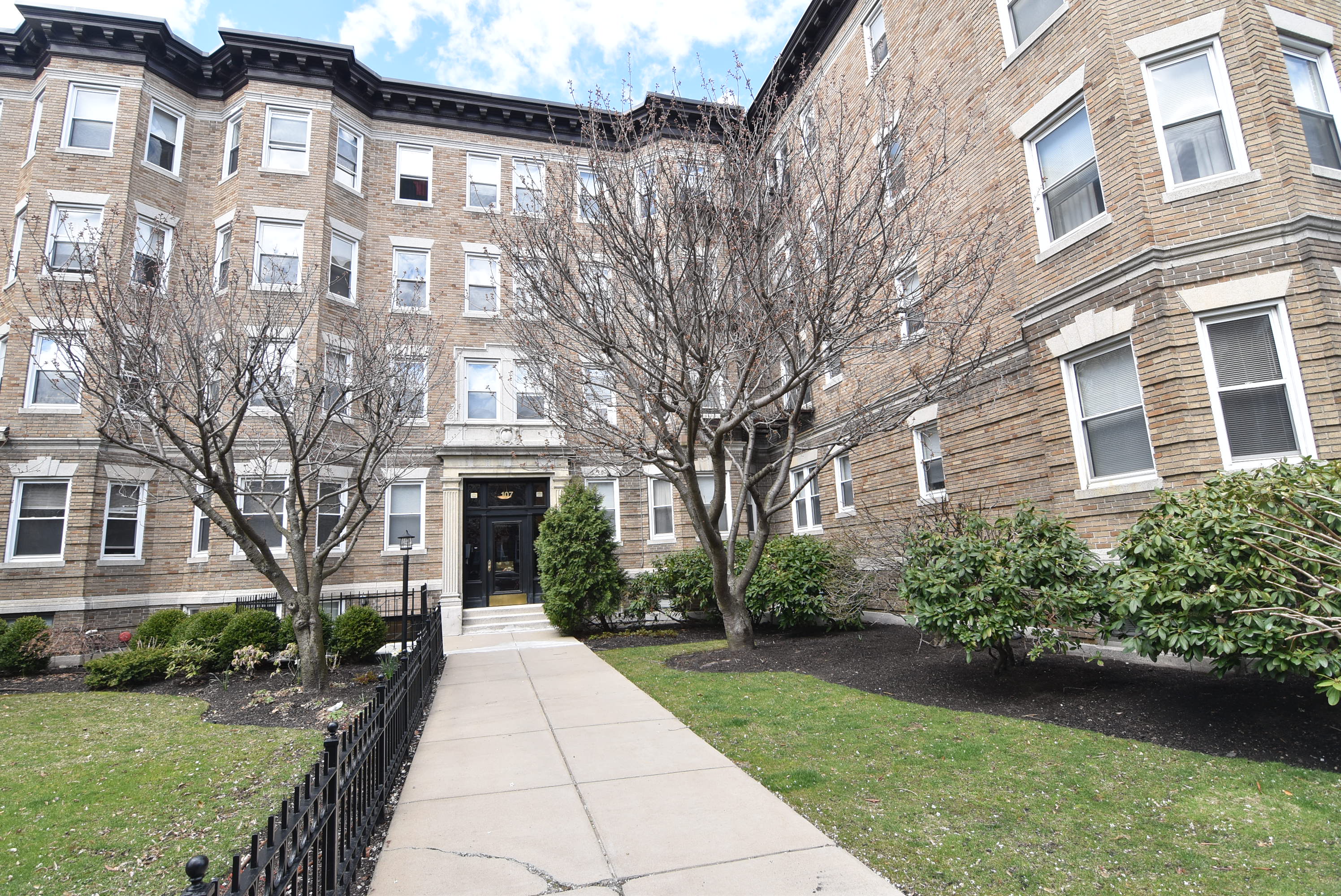 107 Queensberry St, Fenway