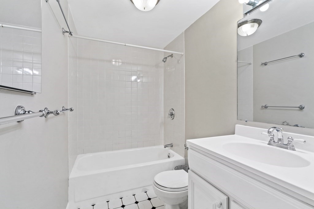 2 bed, 1 bath apartment for rent at 881 Harrison Ave Unit 2, South End — photo 6 of 8