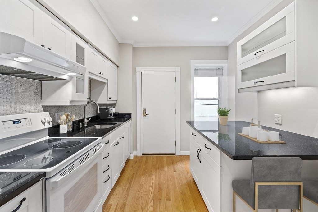 2 bed, 1 bath apartment for rent at 881 Harrison Ave Unit 2, South End — photo 3 of 8