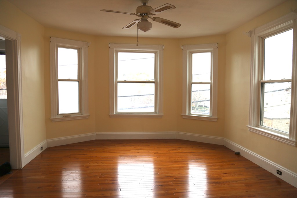 114 Paul Revere Rd, Arlington Heights