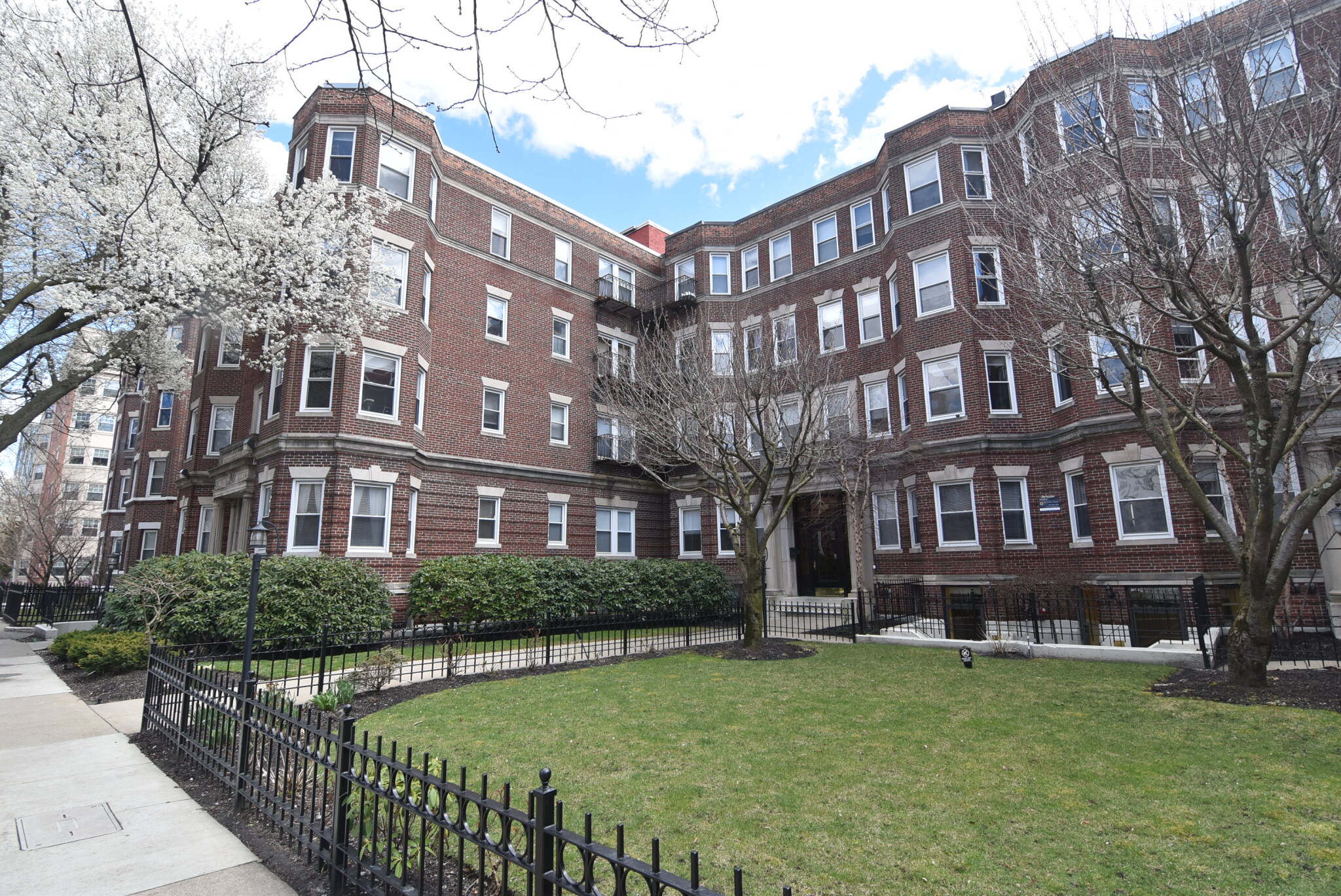 98 Queensberry St, Fenway