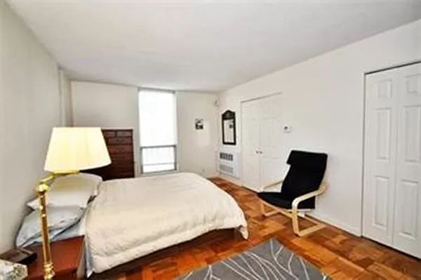 77 Pond Ave, Longwood