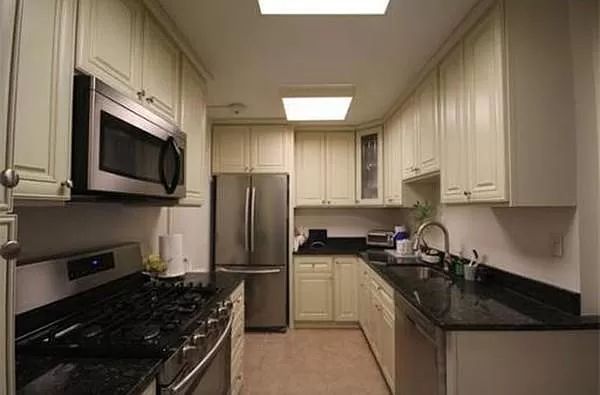 77 Pond Ave, Longwood