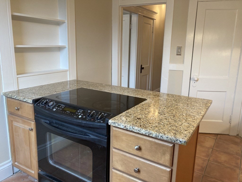 386 Riverway, Mission Hill