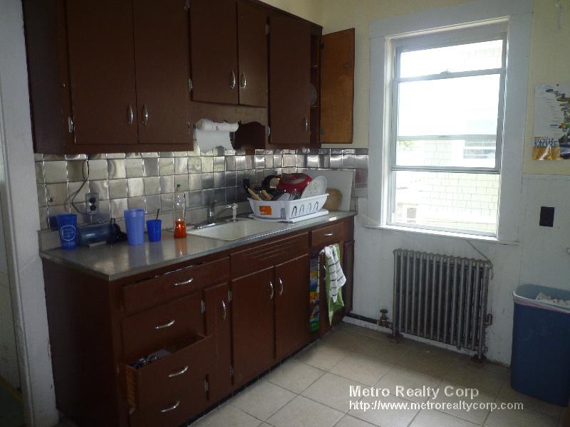 4 bed, 1.5 bath apartment for rent at 4 Priscilla Rd Unit 2, Boston — photo 5 of 13