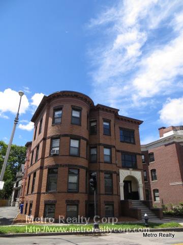 40 Babcock St, Brookline