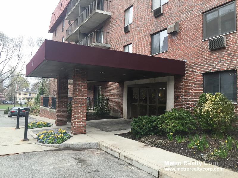 125 Pleasant St, North Brookline