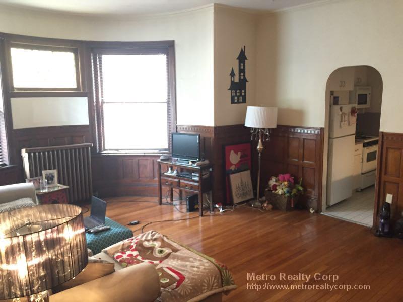 1748 Beacon St, Washington Square