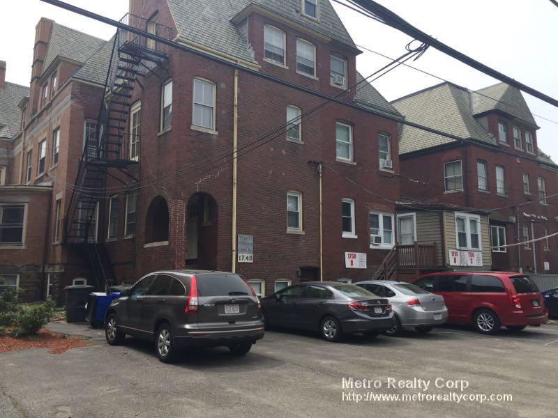 1748 Beacon St, Washington Square