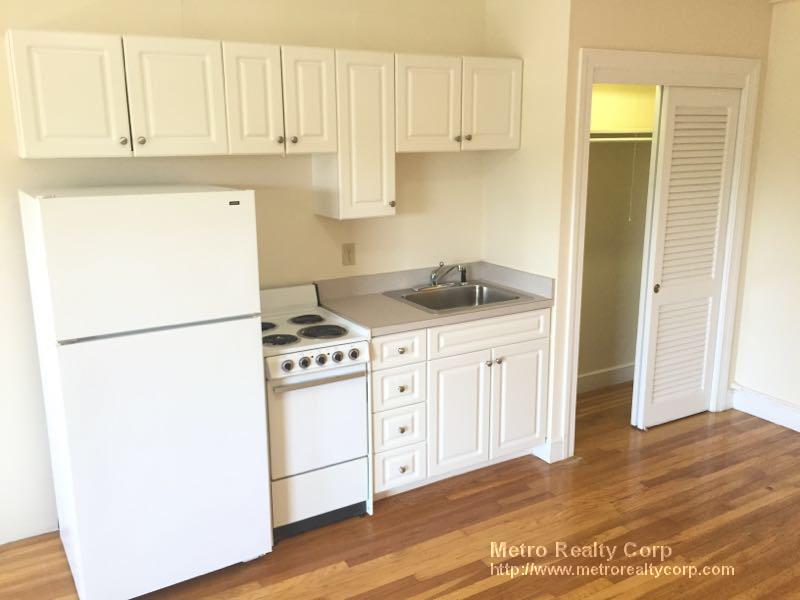 Studio bed, 1 bath apartment for rent at 1284 Beacon St Unit 303, Coolidge Corner — photo 3 of 10