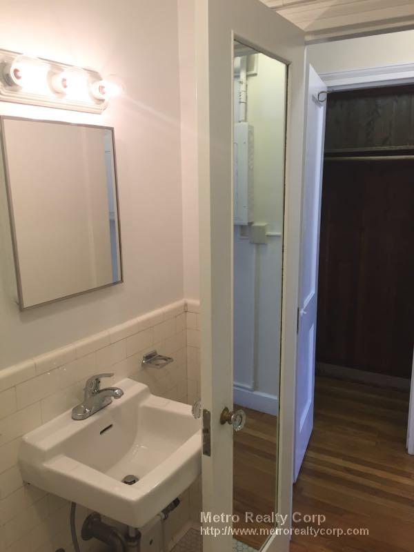 Studio bed, 1 bath apartment for rent at 1284 Beacon St Unit 303, Coolidge Corner — photo 6 of 10