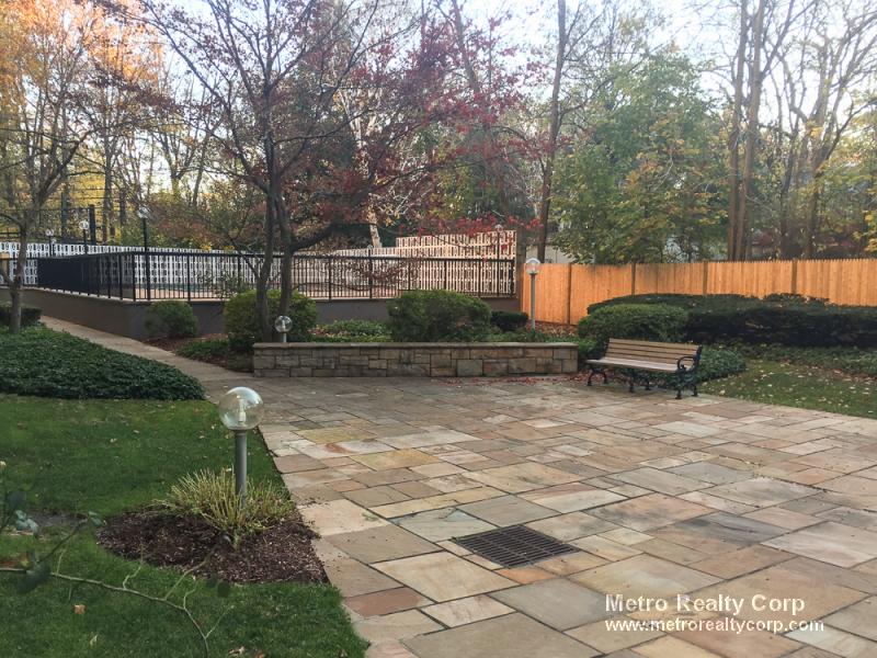 101 Monmouth St, Brookline