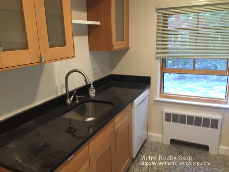 648 Washington St, Washington Square