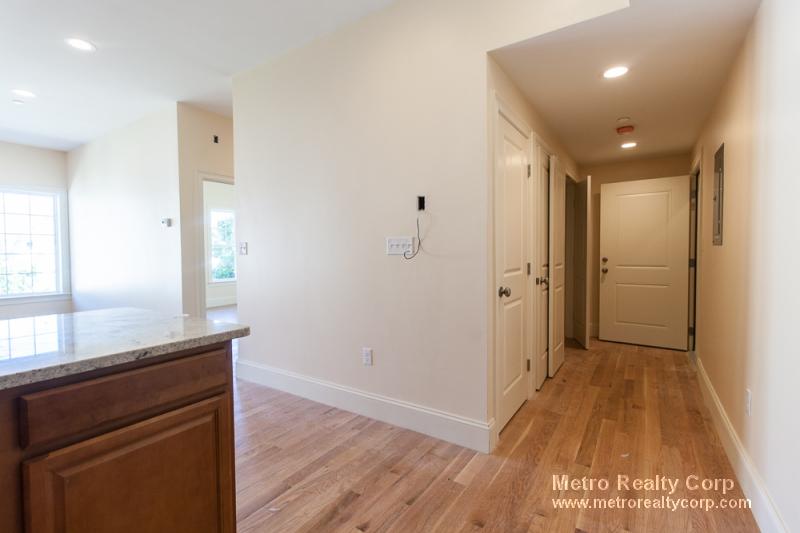 5165 Washington St, West Roxbury